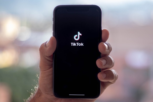 Perfumes virales en TikTok: el fenómeno que está cambiando cómo elegimos fragancias