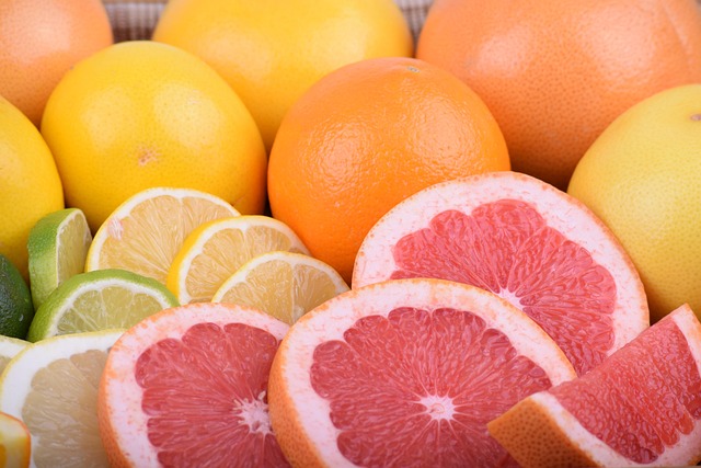 Perfume femenino con pomelo: frescura, energía y elegancia en una sola fragancia