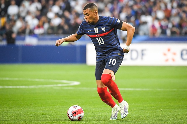 Qué perfume usa a diario Mbappé