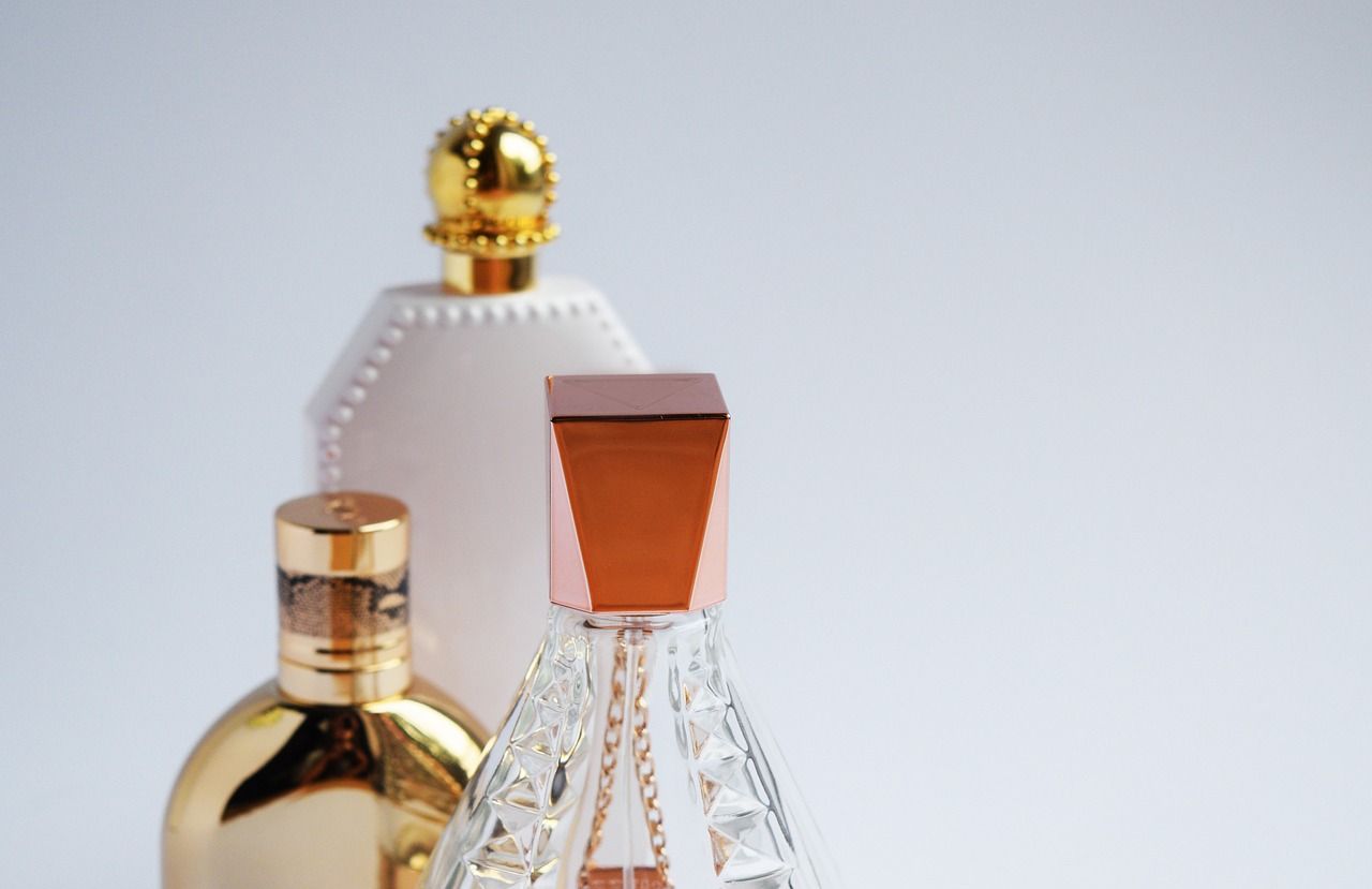 Cuál es la diferencia entre perfume y colonia y cuál es mejor