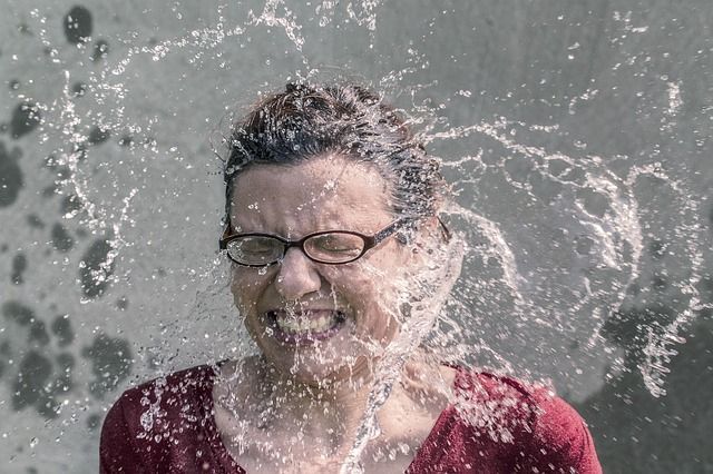Cómo evitar el sudor excesivo en la cara este verano